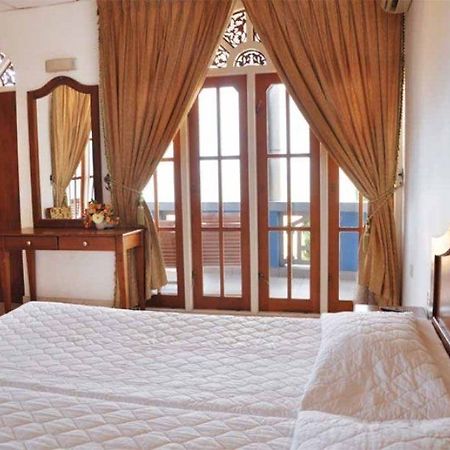 The Reef Beach Hotel Негомбо Екстер'єр фото