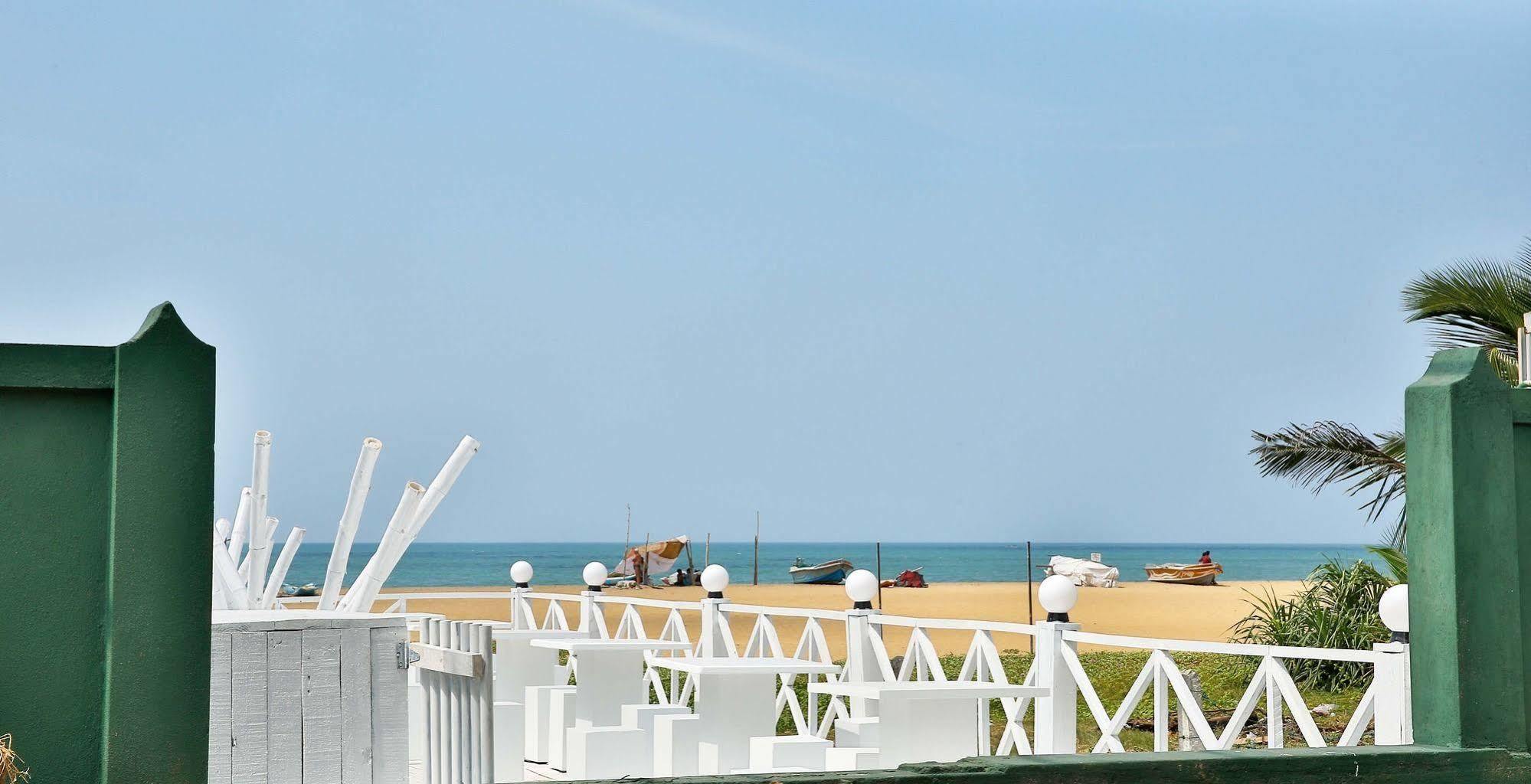 The Reef Beach Hotel Негомбо Екстер'єр фото