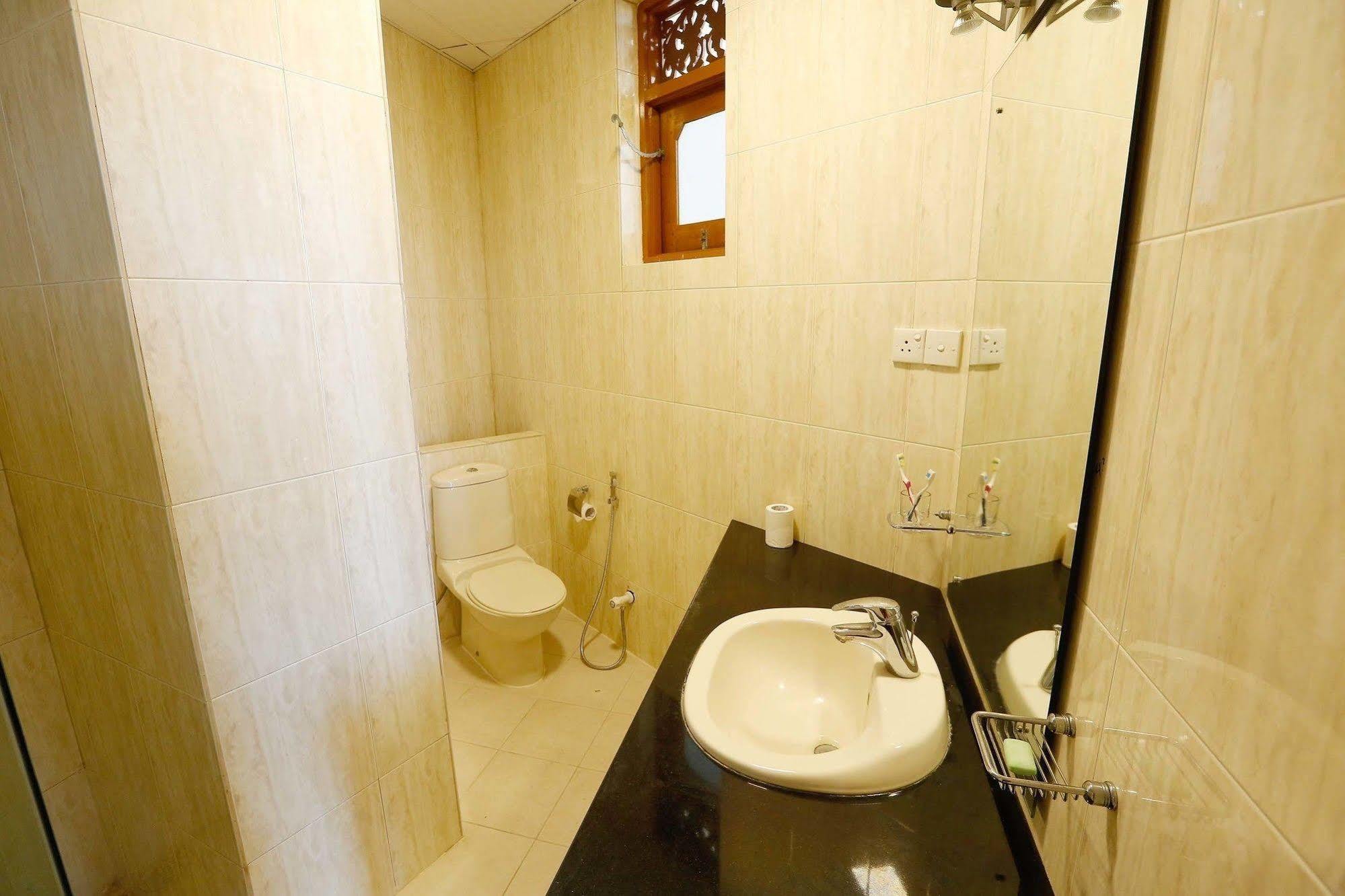 The Reef Beach Hotel Негомбо Екстер'єр фото