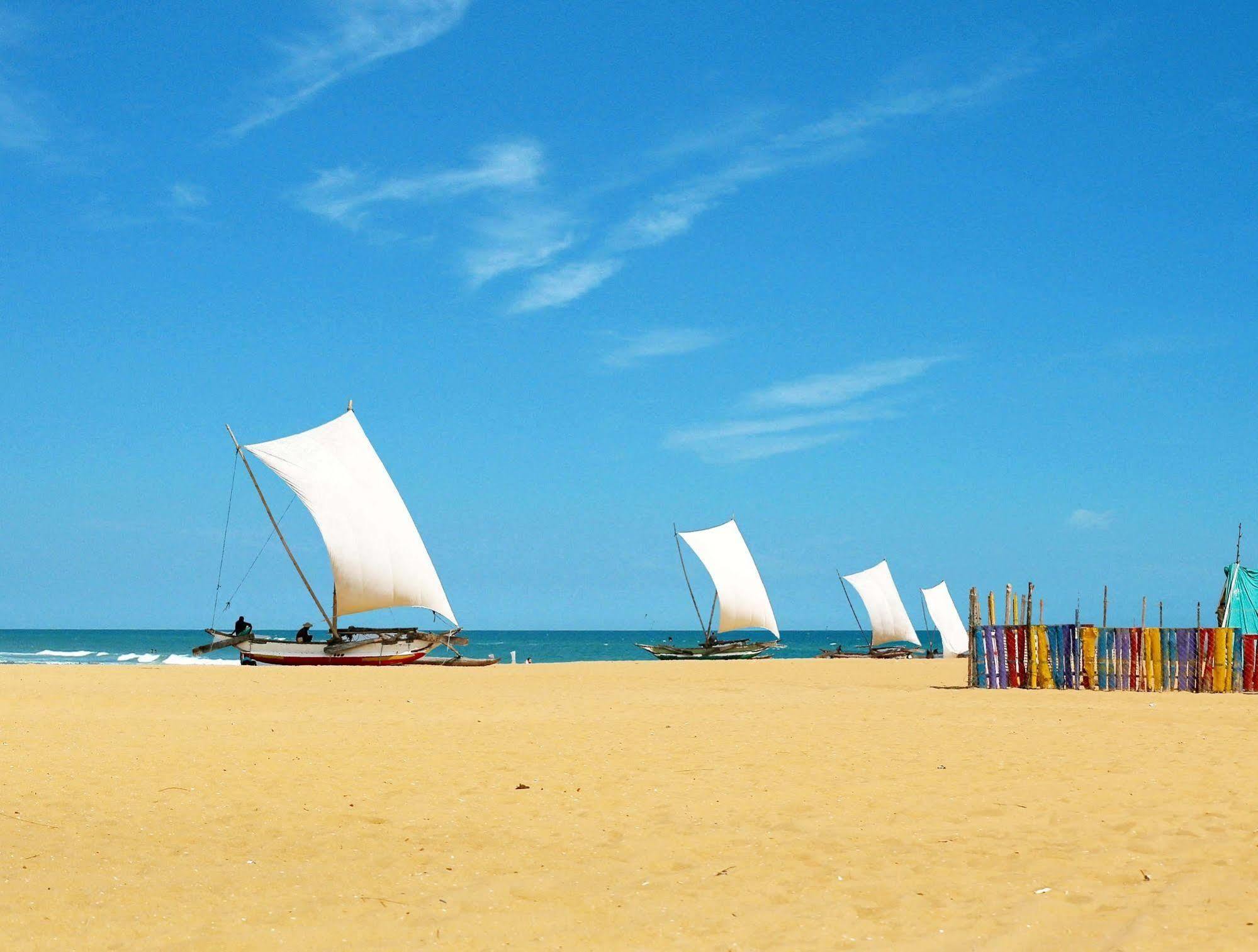The Reef Beach Hotel Негомбо Екстер'єр фото