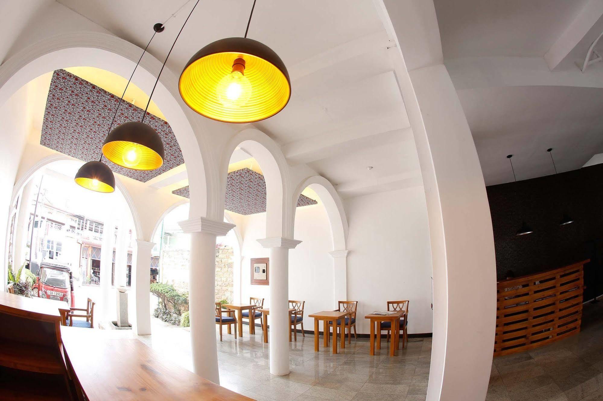 The Reef Beach Hotel Негомбо Екстер'єр фото