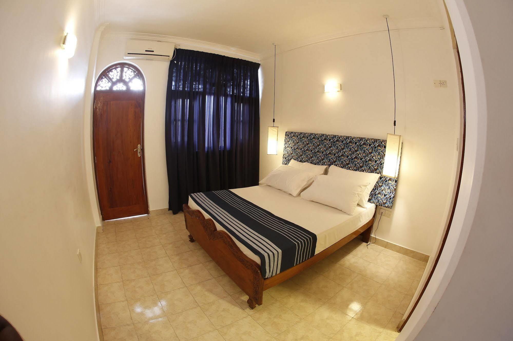 The Reef Beach Hotel Негомбо Екстер'єр фото
