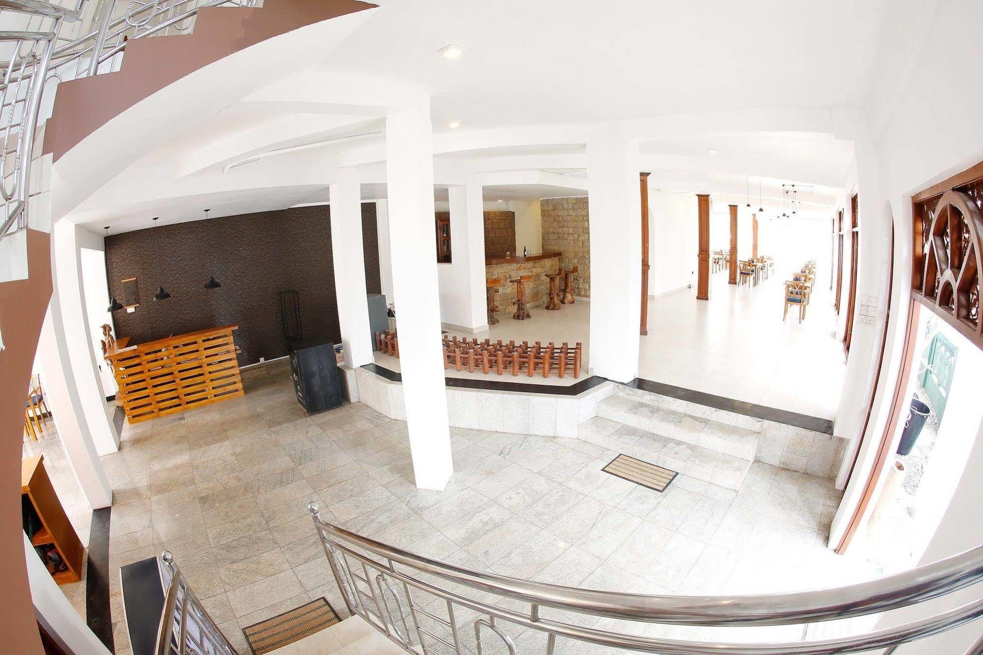 The Reef Beach Hotel Негомбо Екстер'єр фото